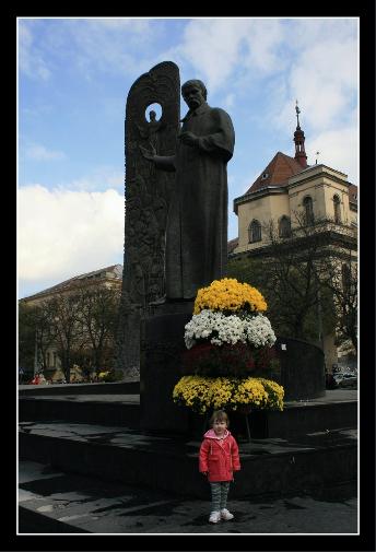 Shevchenko monument (every town has one) and Audj